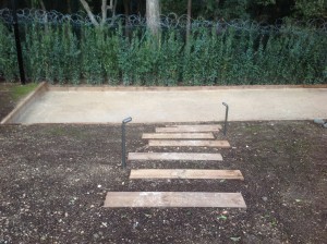 Création terrain pétanque et accès marches