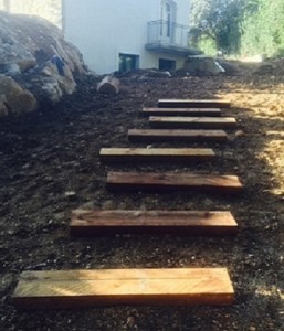 Insertions marches pour accès terrain de pétanque